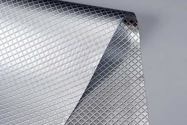 알루미늄 호일을 사용한 건물